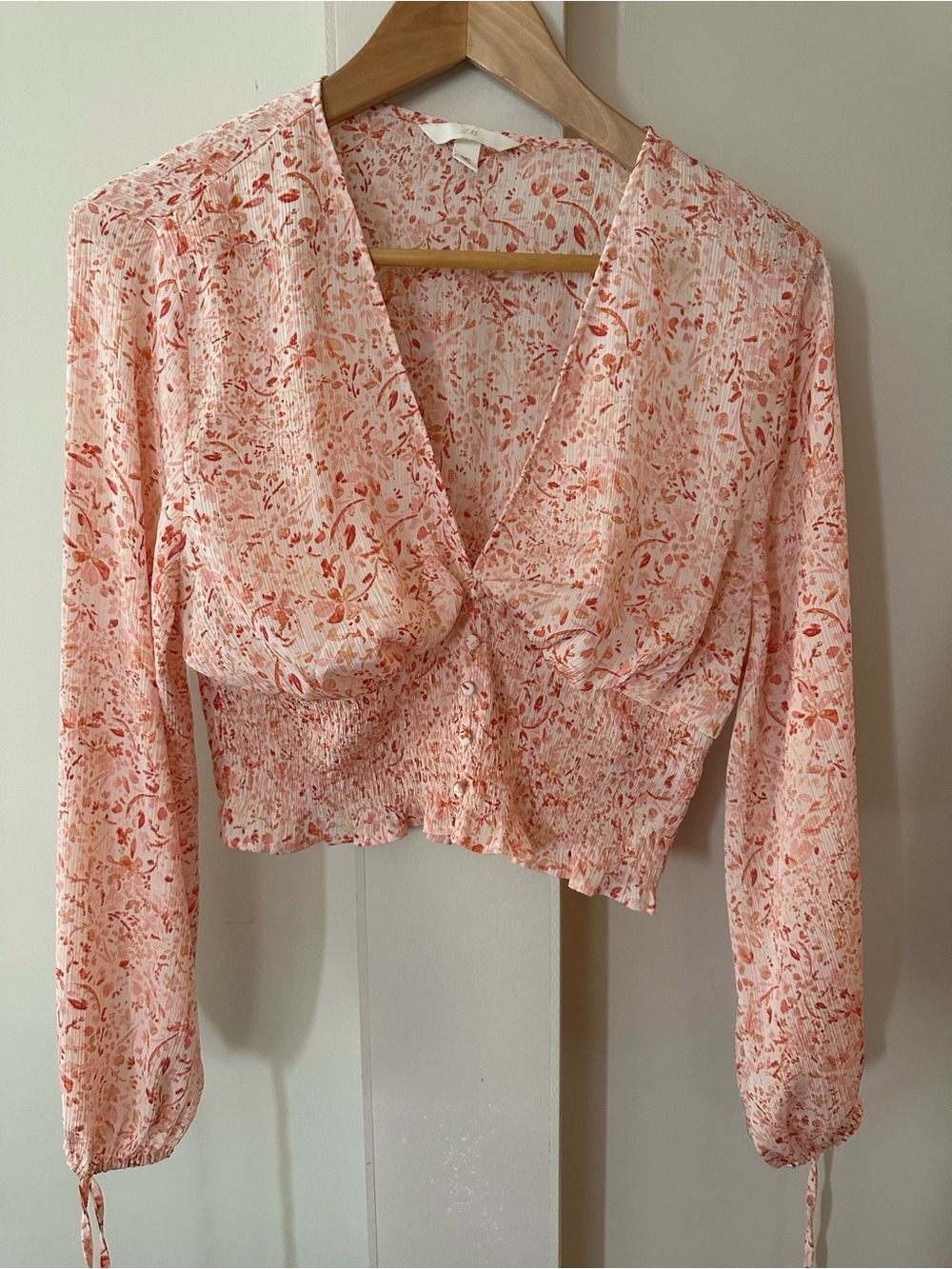 H&M PINK MICRO FLORAL LOW V-NECK BLOUSE PUFF SLEEVES & SNATCHED BANDING SZ LARGE